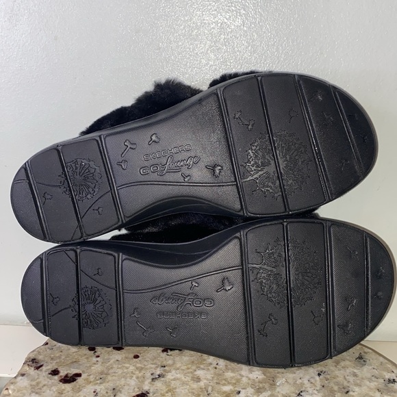 Skechers Women's Arch Fit Go Lounge Unwind Black Faux Fur Buckle Slippers Sz 10 - Picture 11 of 15